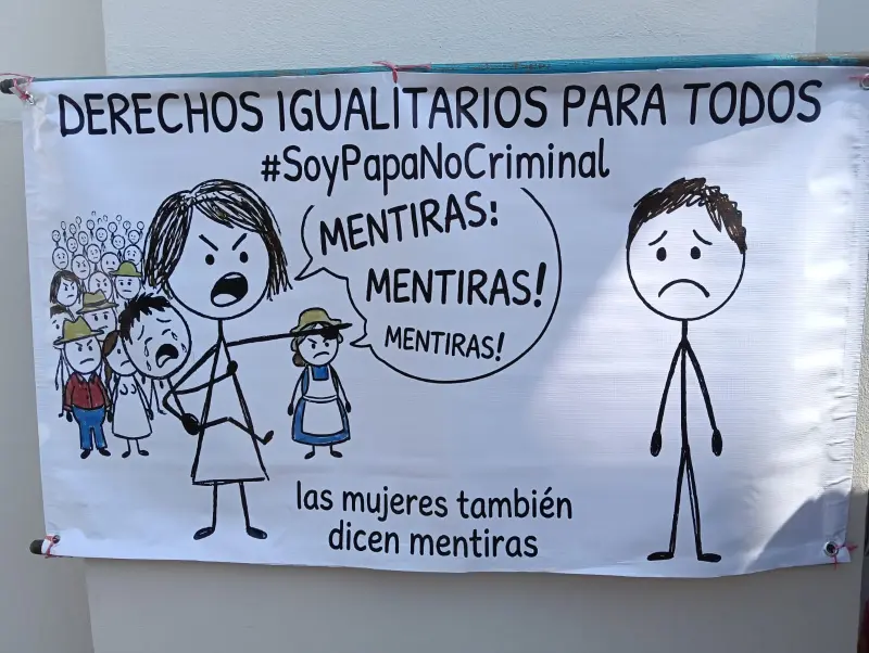 Las mujeres también dicen mentiras: padres de familia