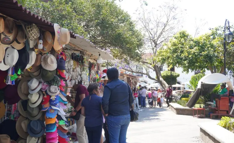 Repuntan ventas de comerciantes en Valle de Bravo por Semana Santa