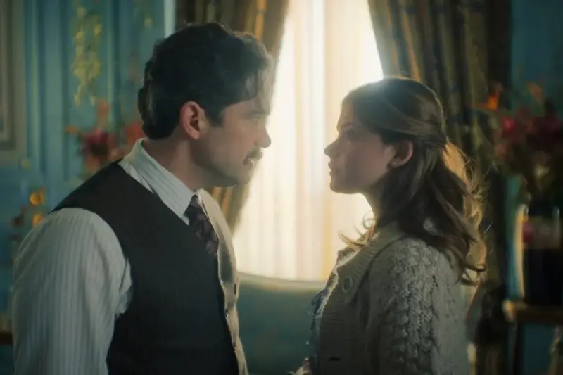 ¿Por qué “La casa de los espíritus” devuelve un libro muy querido a sus orígenes? Alfonso Herrera responde