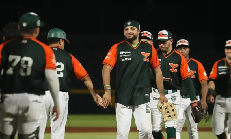 Con 3 cuadrangulares Leones triunfa ante Tigres