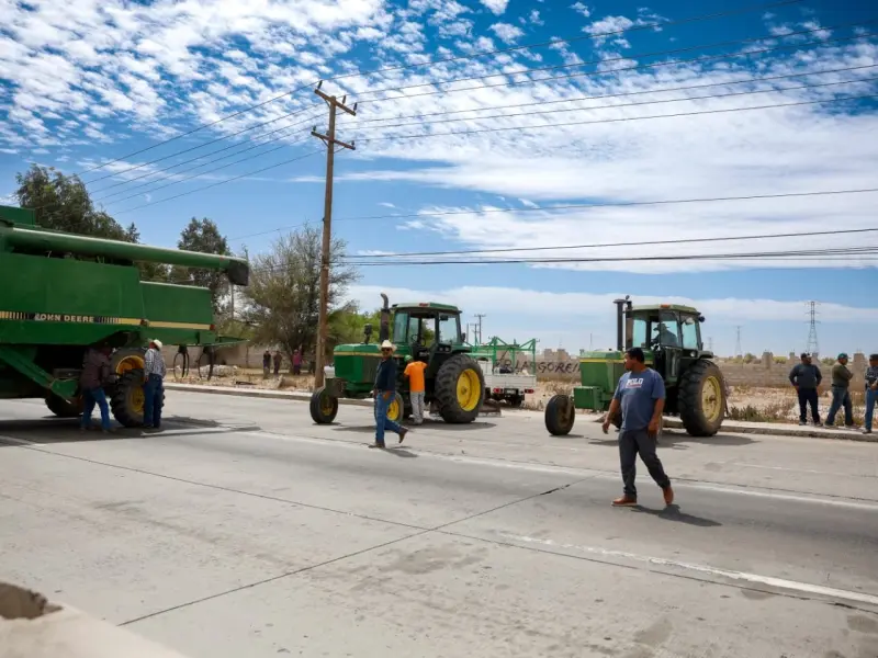 Agricultores bloquean carretera a San Luis; paro será indefinido