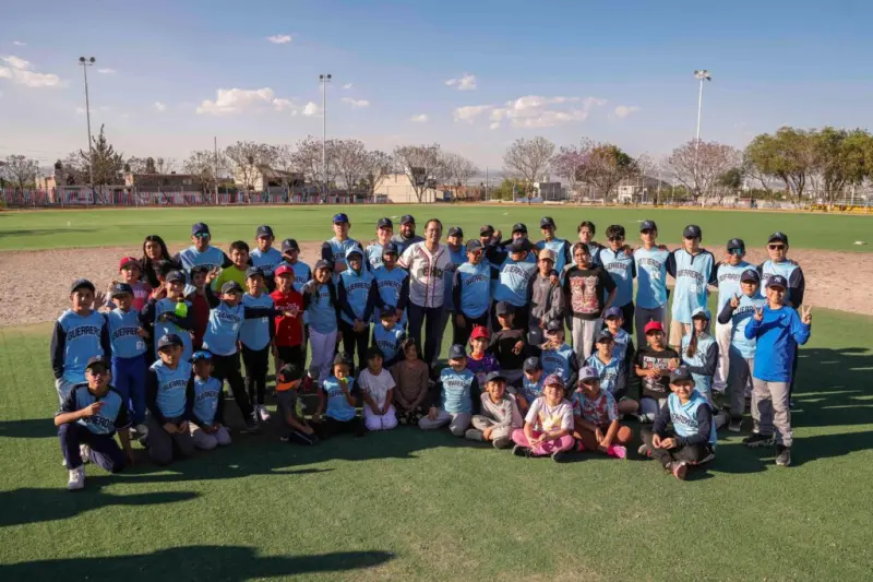 Corregidora cuenta con academias gratuitas de béisbol y fútbol del programa “Pirámides”