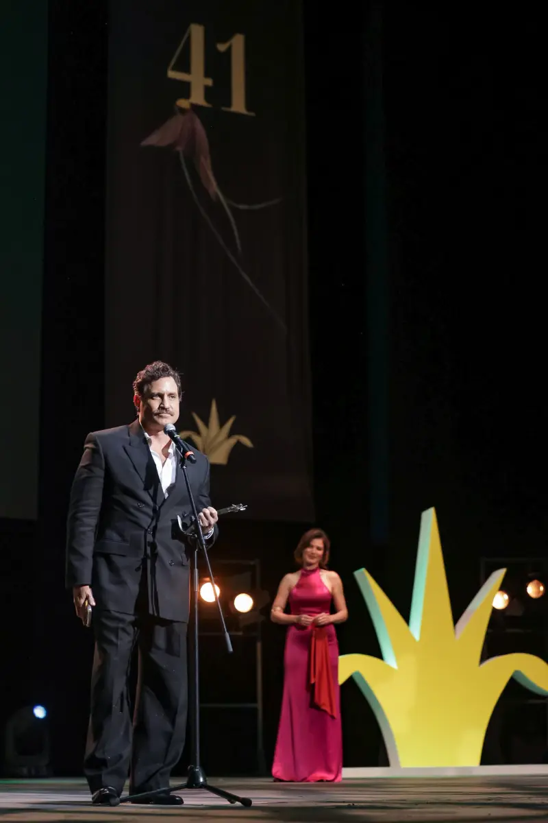 Con proyección de Moscas y la entrega de 4 homenajes, inauguran el FICG