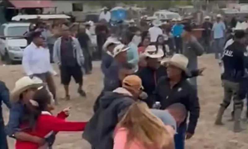 Riña campal tras carrera de caballos opaca festejo en ejido de Zaragoza, Coahuila