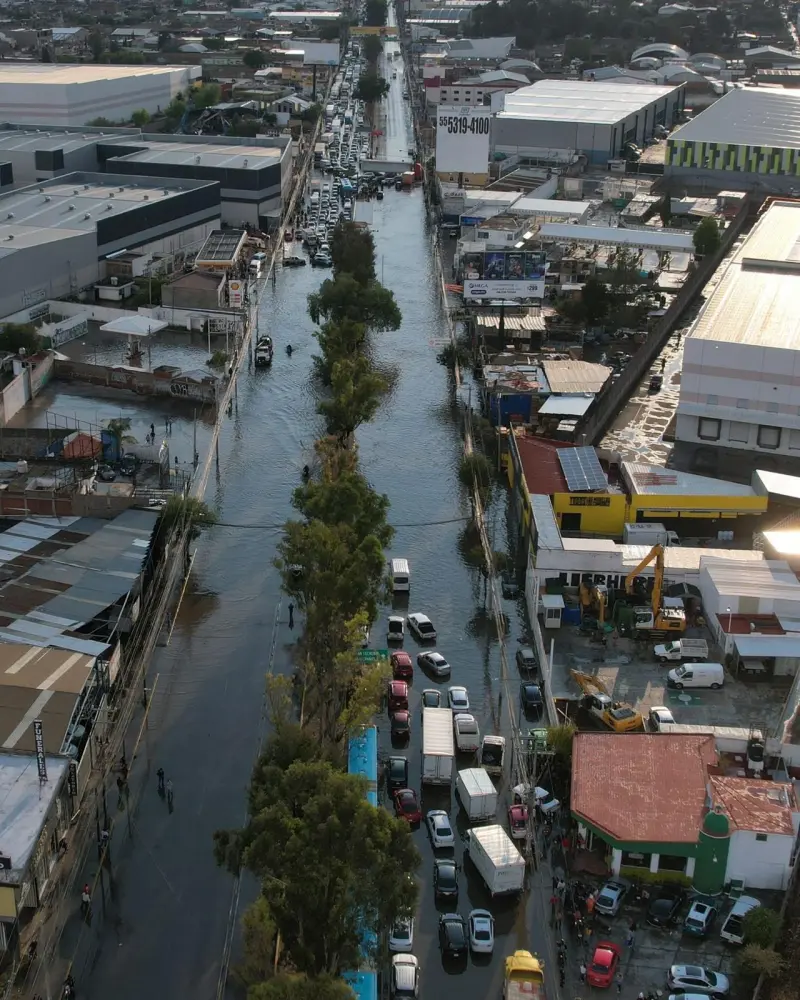 Reportan inundaciones en Tultitlán y caos vial en López Portillo