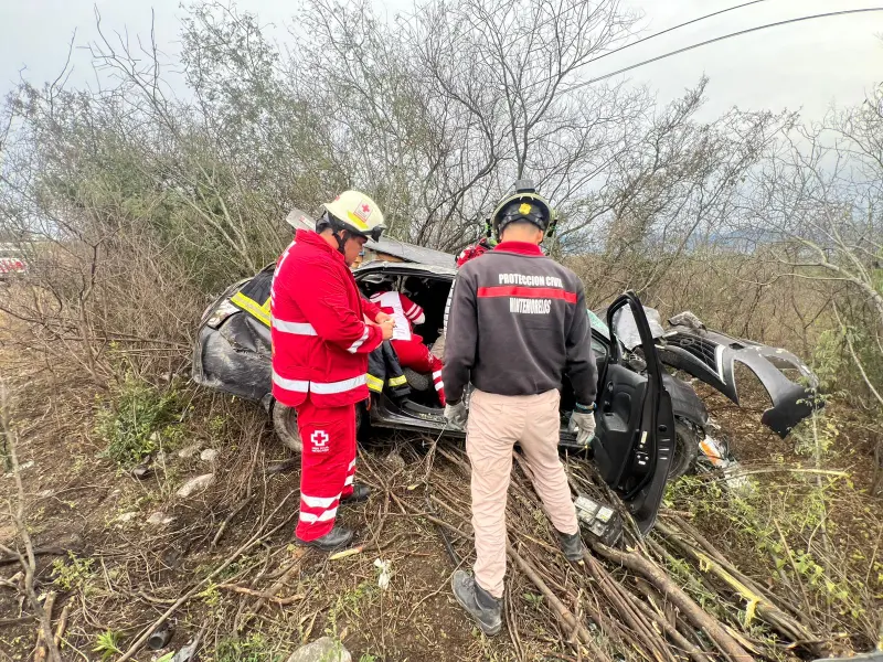 Accidente vial en Montemorelos deja 2 mujeres lesionadas