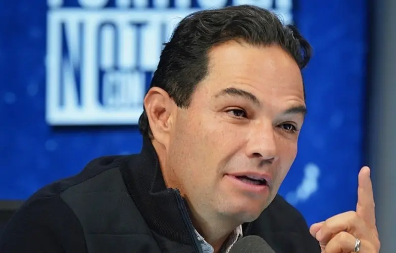 Plantea Enrique Vargas frenar cobros excesivos en estacionamientos