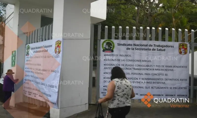 Protestan trabajadores de Salud en Veracruz
