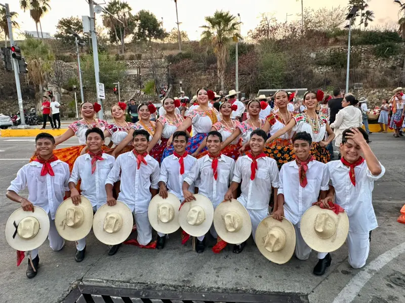 Reúne el Fandango Guerrerense a cientos de artistas en Acapulco