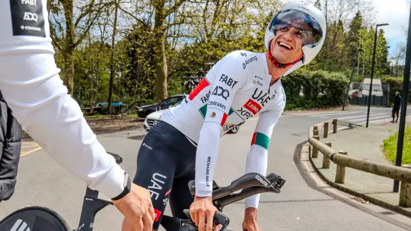 Isaac del Toro finaliza 13ero en la primera etapa de Itzulia 2026