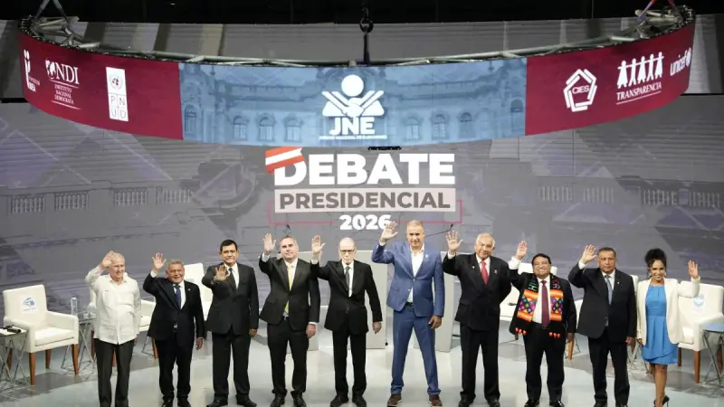 "Ninguno convence": el voto joven y decisivo en las presidenciales de Perú