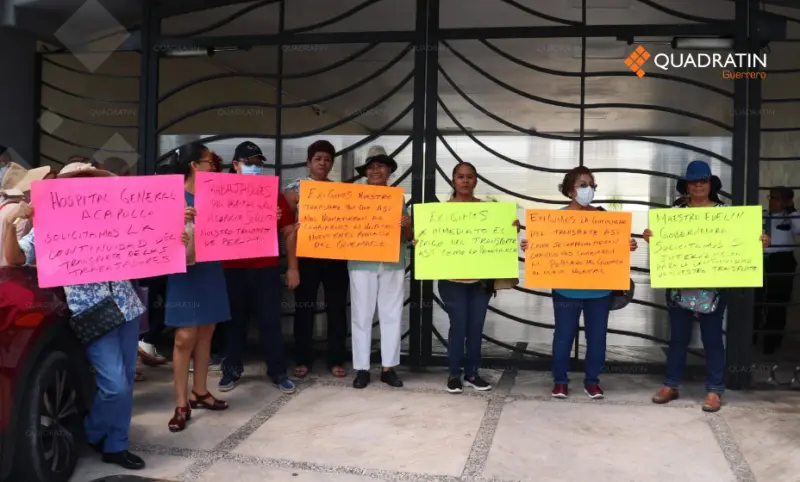 Protestan trabajadores de El Quemado en IMSS Bienestar en Chilpancingo