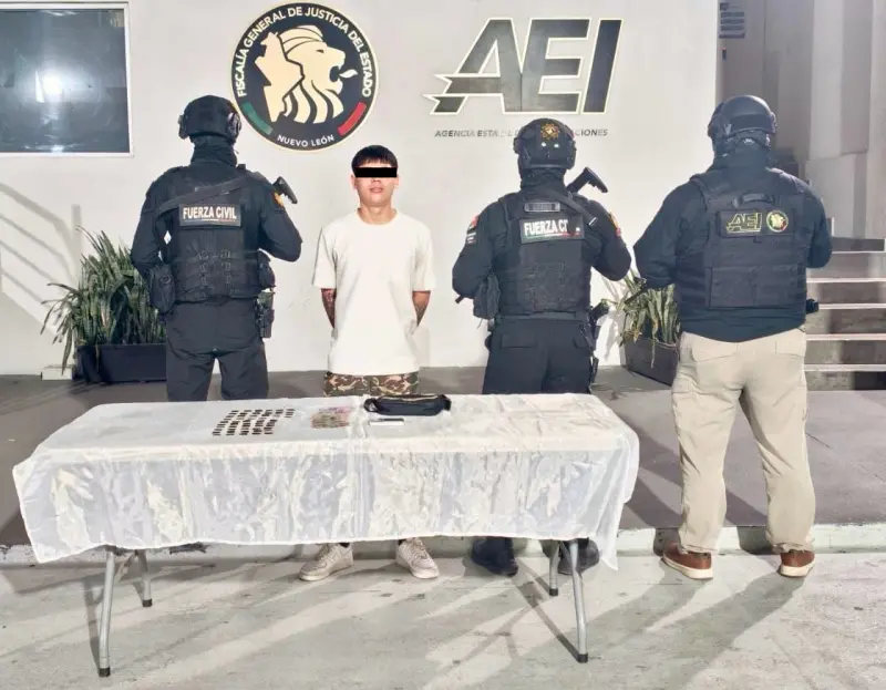 Detienen a joven y a menor con droga tras persecución en Monterrey