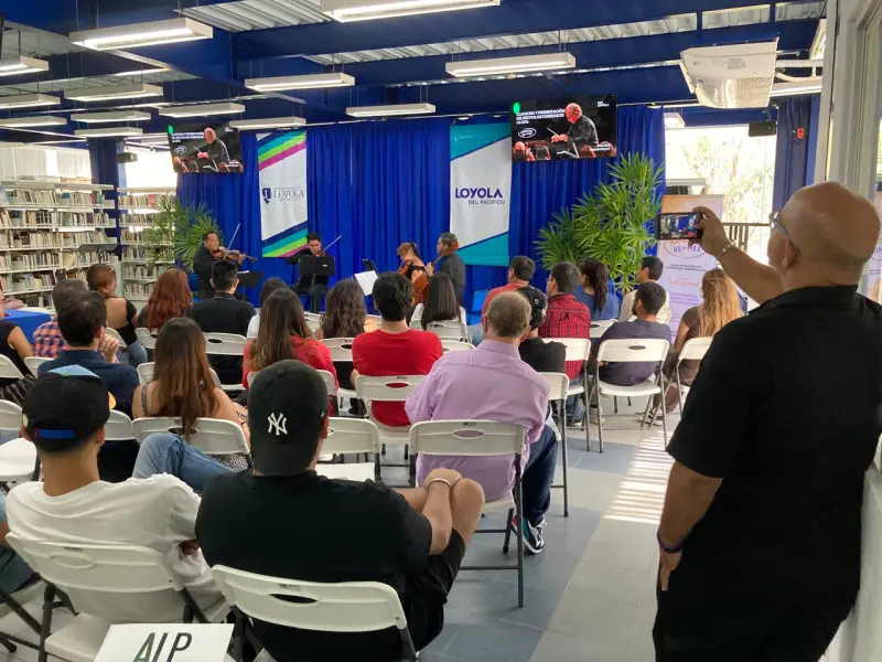 Estudiantes universitarios disfrutan de la Filarmónica de Acapulco