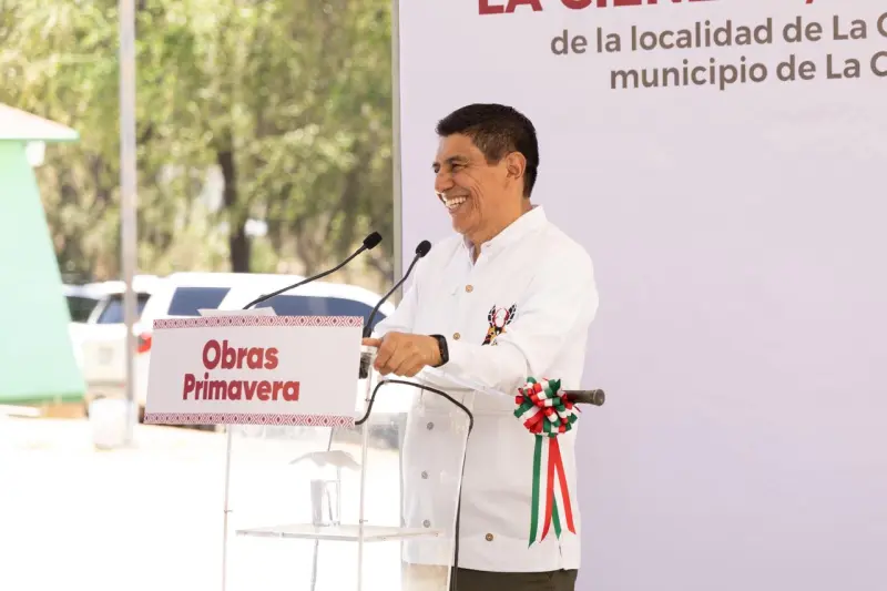 Entrega Gobierno de Oaxaca aula en IEBO 112 en Zimatlán
