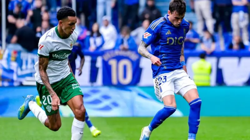 Real Oviedo cae ante el Elche y está muy cerca de descender