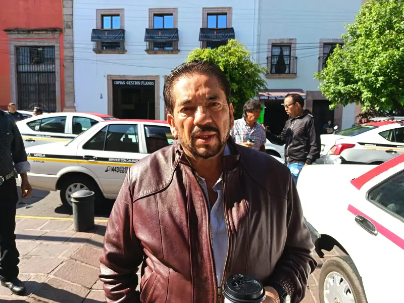 Tres mil 500 taxistas mantienen bloqueo; piden regularizar servicio