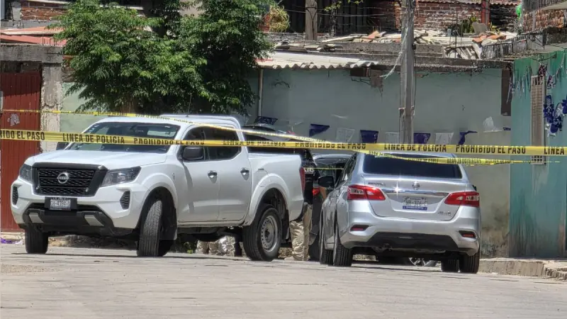 Frustran robo a transportista en la autopista Salamanca-Querétaro; delincuentes chocan y huyen