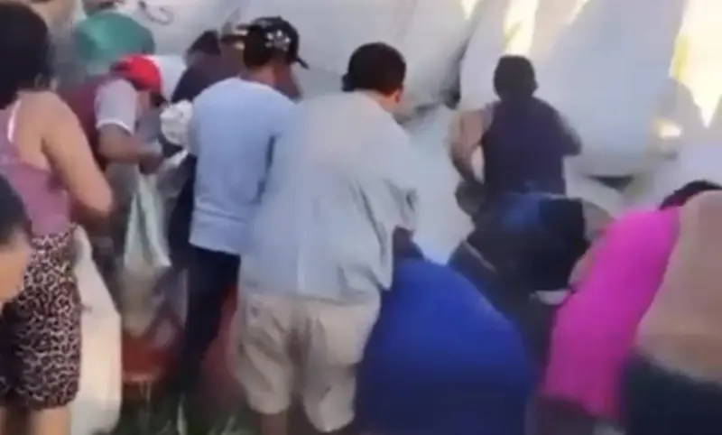 Rapiñan camión en la Villahermosa-Cárdenas