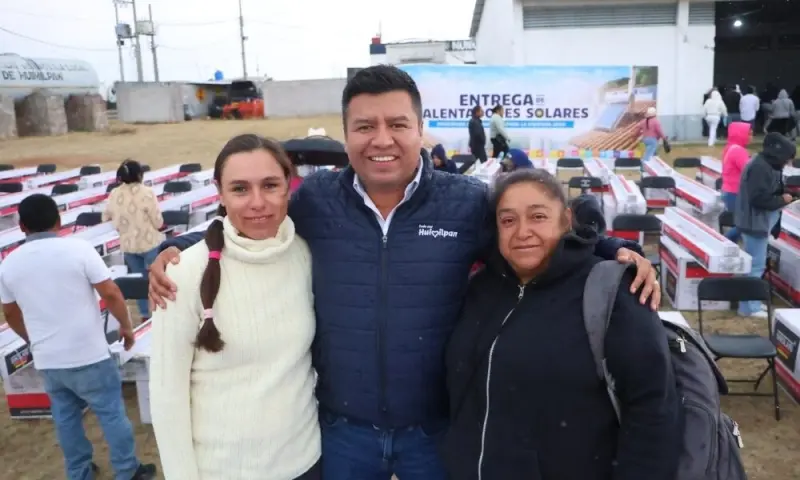 Entrega Jairo Morales calentadores solares en Huimilpan