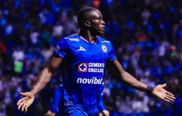 Celebra Ebere cumpleaños con gol, pero lamenta derrota de Cruz Azul