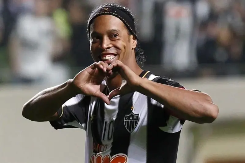 Apuesta Ronaldinho por la música con nuevo sello global