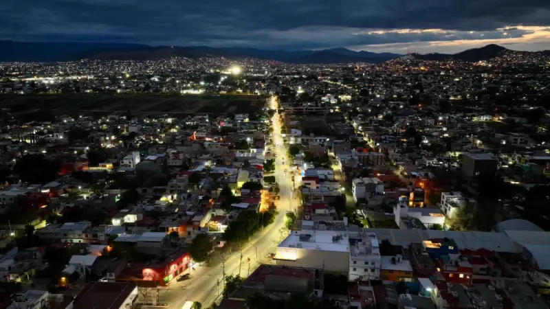Ilumina Oaxaca más de 500 calles con Senderos Seguros