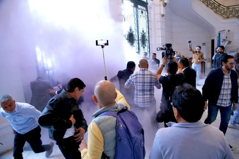 Violenta protesta en el Congreso de Ciudad de México: irrumpen y causan destrozos