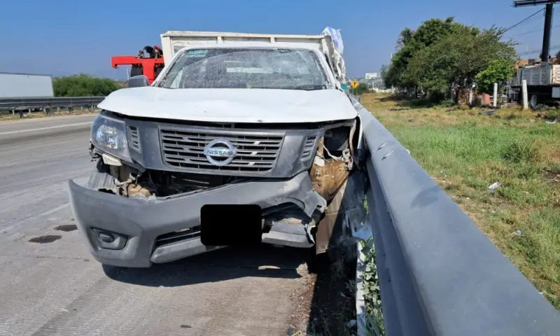 Choque entre tracto y camioneta deja un lesionado en la México-Querétaro