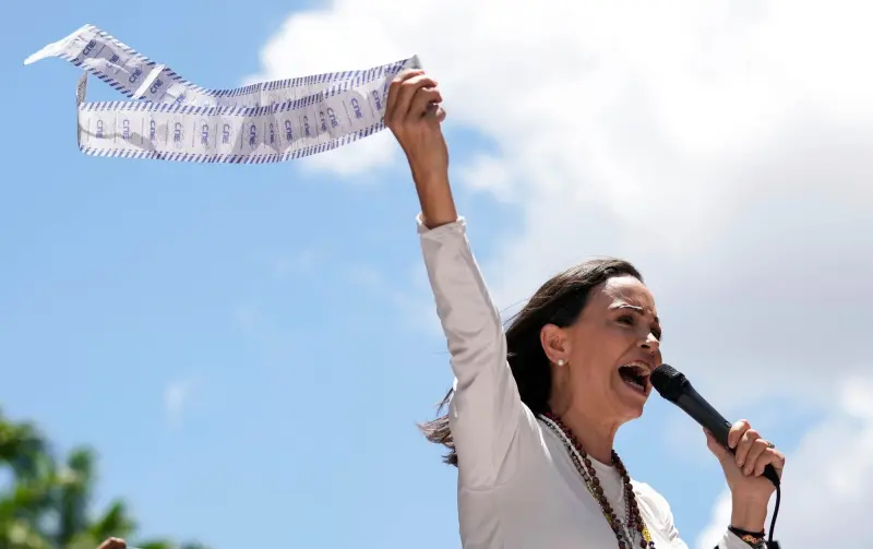 María Corina Machado llama a convocar elecciones "lo antes posible" en Venezuela