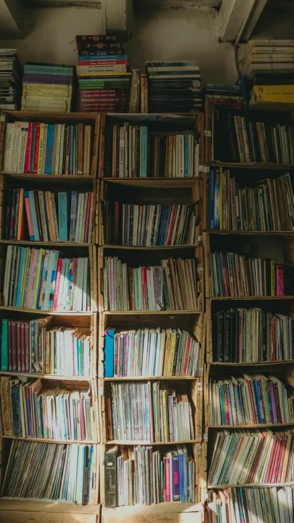 Visita “Bibliocuaches” en la antigua estación Hércules