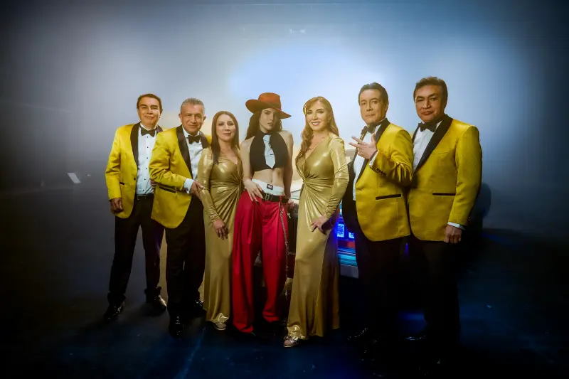 Presentan Belinda y Los Ángeles Azules Por ella, canción de Copa Mundial