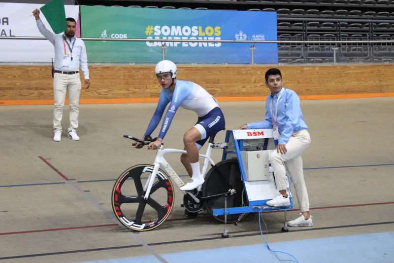 Guanajuatense compite en ciclismo de pista en Guadalajara