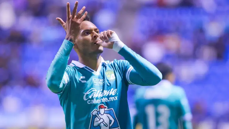 ¡De tres, tres! León vence al Puebla y apunta a la Liguilla