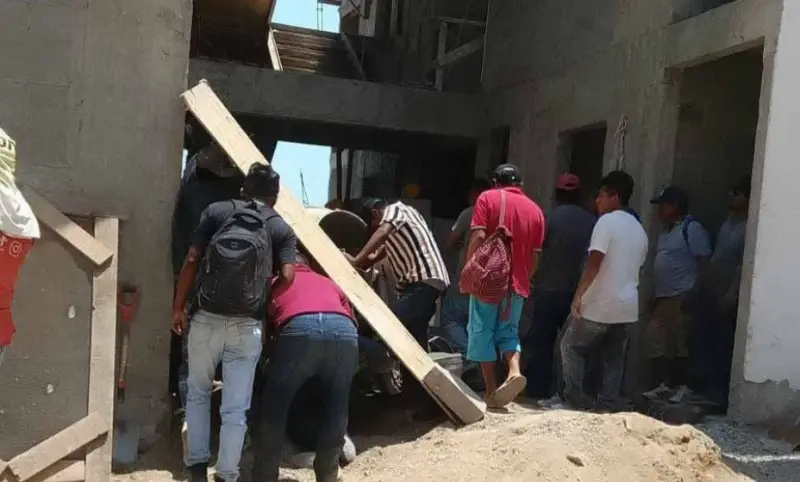 Cae albañil del piso 4 en obra de Vivienda para el Bienestar en Acapulco