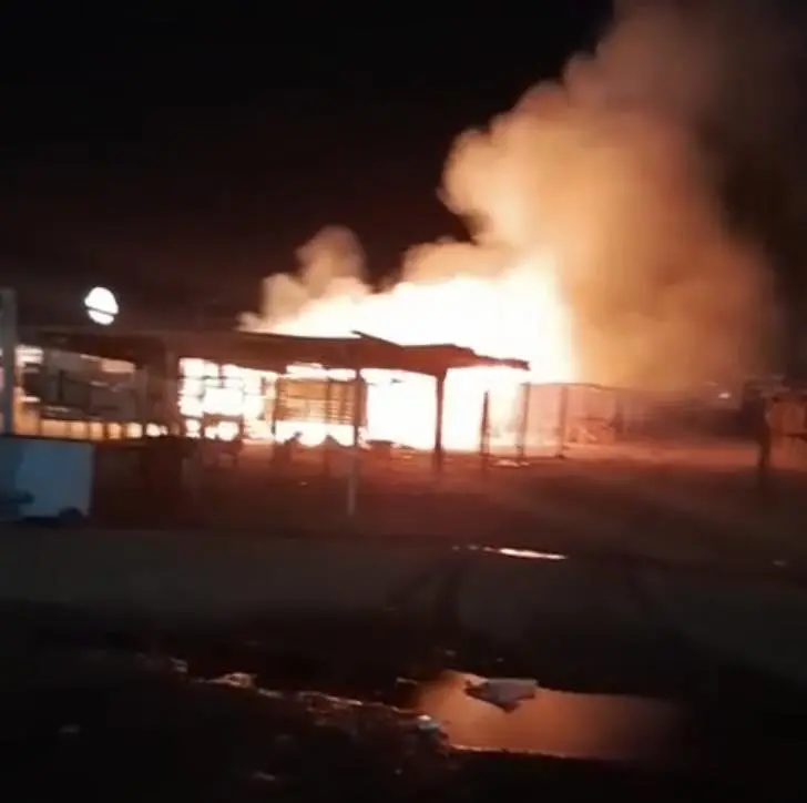 Incendio consume locales en mercado ‘Las Pulgas’ en Piedras Negras