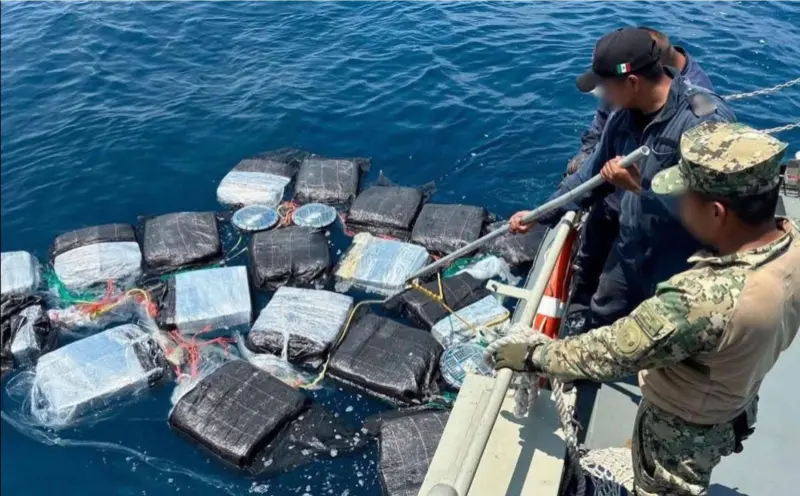 Incautan cerca de 1 tonelada de cocaína frente a costas de Chiapas