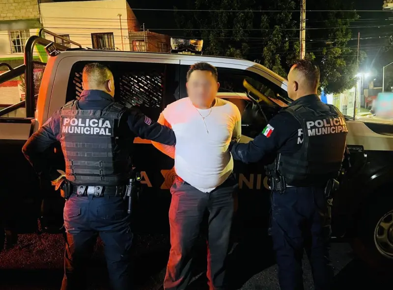 Detienen a hombre por presunta violencia familiar en Balcones de San Pablo