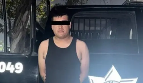 Detienen a hombre por agredir a policías; lo investigan por robos