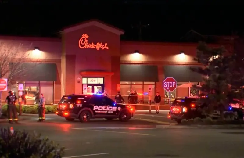 Deja un muerto tiroteo en un restaurante Chick-fil-A de EU