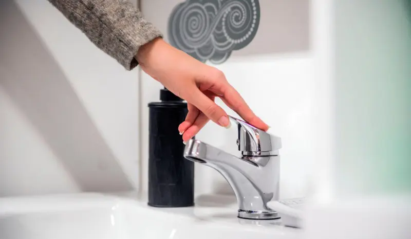 Cómo ahorrar agua en casa y reducir tu huella hídrica sin perder comodidad