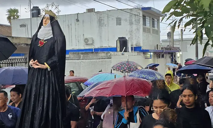 Fe bajo la lluvia: Chetumal no detiene su Viacrucis