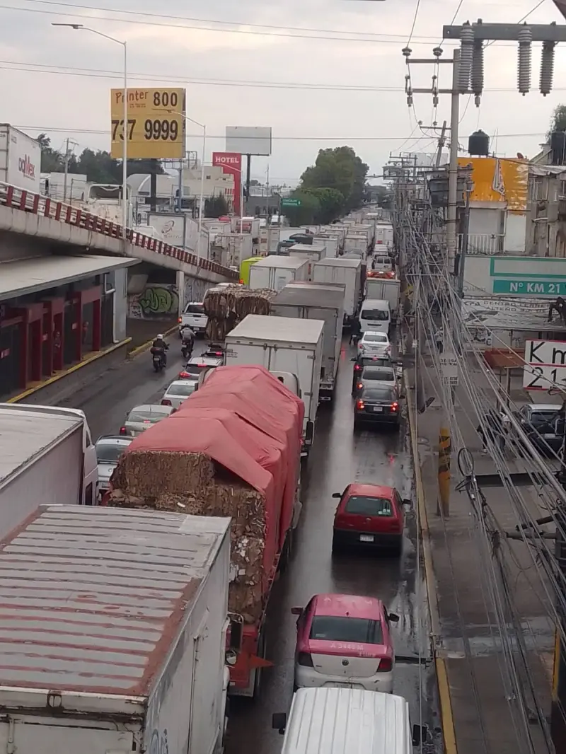 Viven su viacrucis automovilistas de Periférico Norte