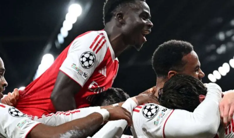 El Arsenal aprieta la carrera por la Premier con un triunfo de oficio