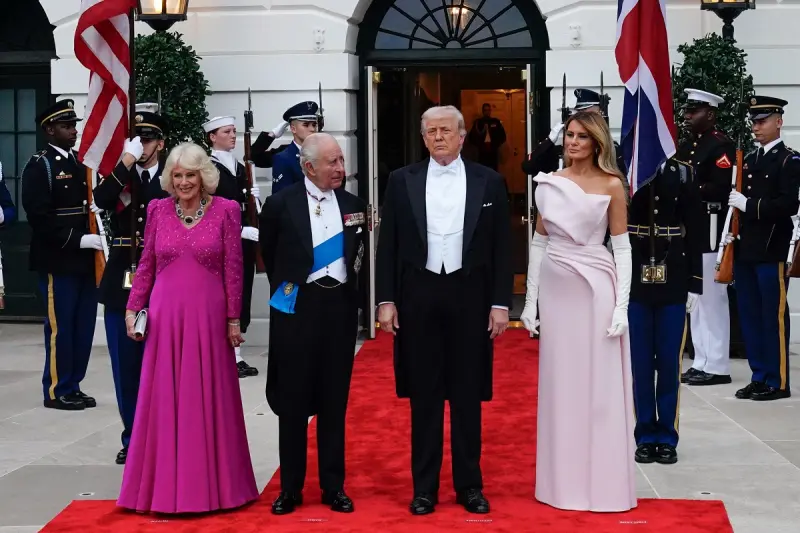 Trump elogia al rey Carlos III en cena en la Casa Blanca (FOTOS)