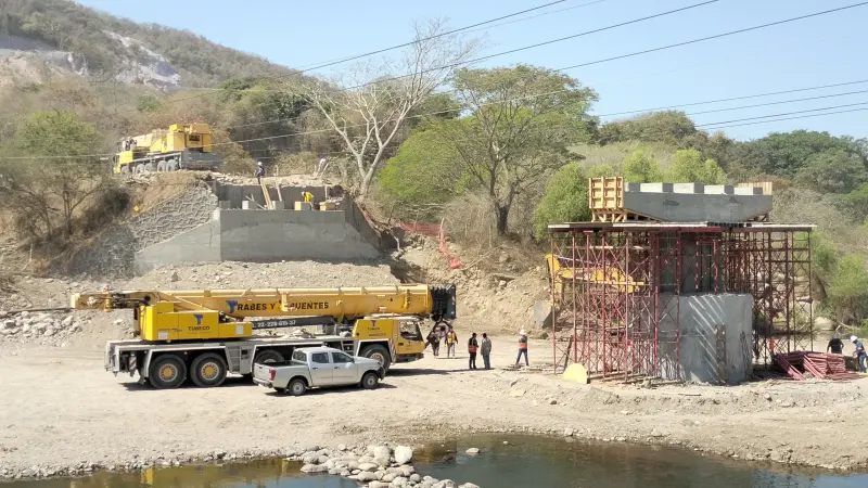 Llegan primeras trabes para nuevo puente de La Desembocada en Vallarta