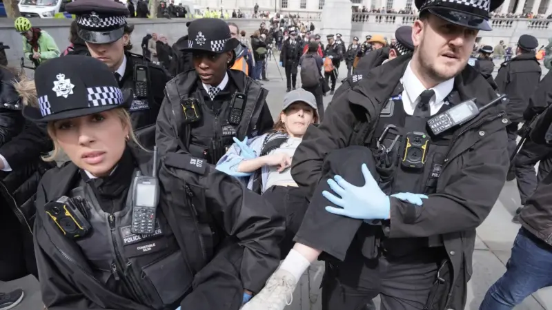 Policía de Londres detiene a más de 200 personas durante protesta por grupo Palestine Action mientras crece tensión por su clasificación como organización terrorista