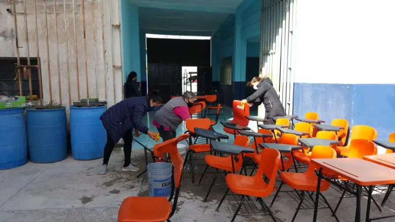 Dan mantenimiento a escuelas durante vacaciones en SLP