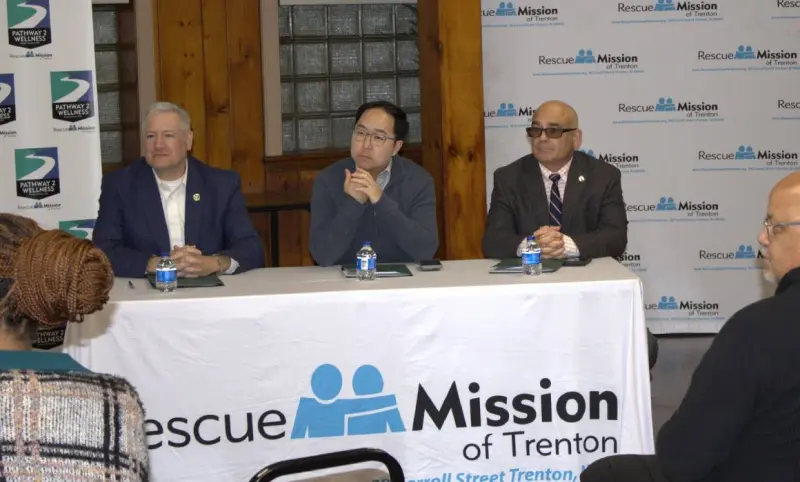 Constata alcalde Gusciora desafíos de la falta de hogar en Trenton