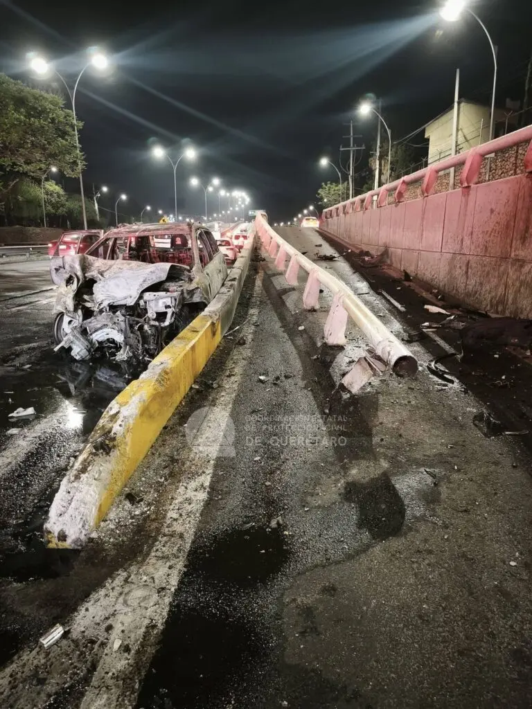 Aparatoso accidente sobre Bernardo Quintana a la altura de Álamos